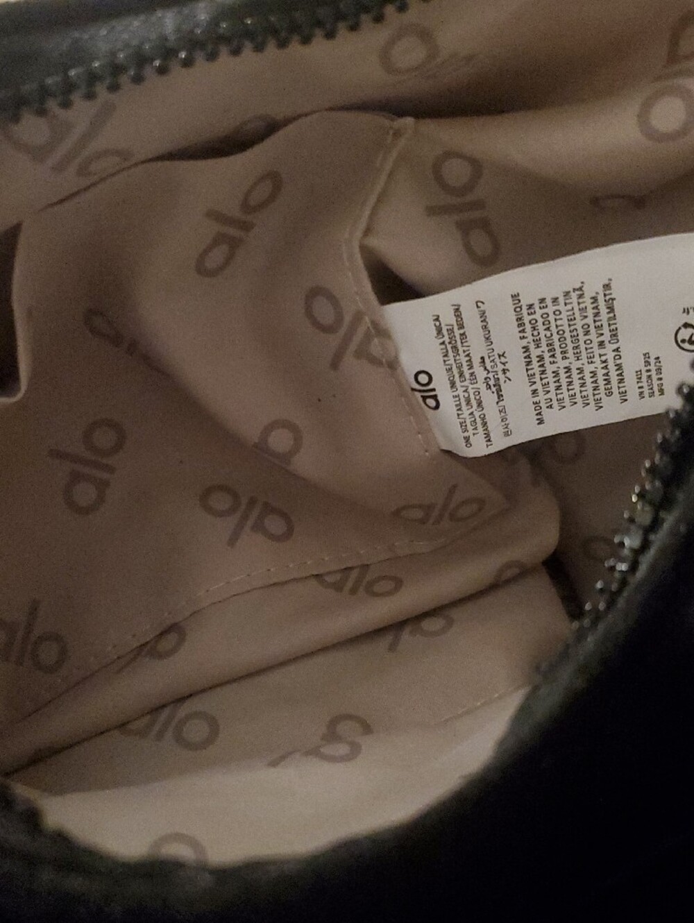 ALO Yoga Black Women's Logo Tote - Picture 6 of 6